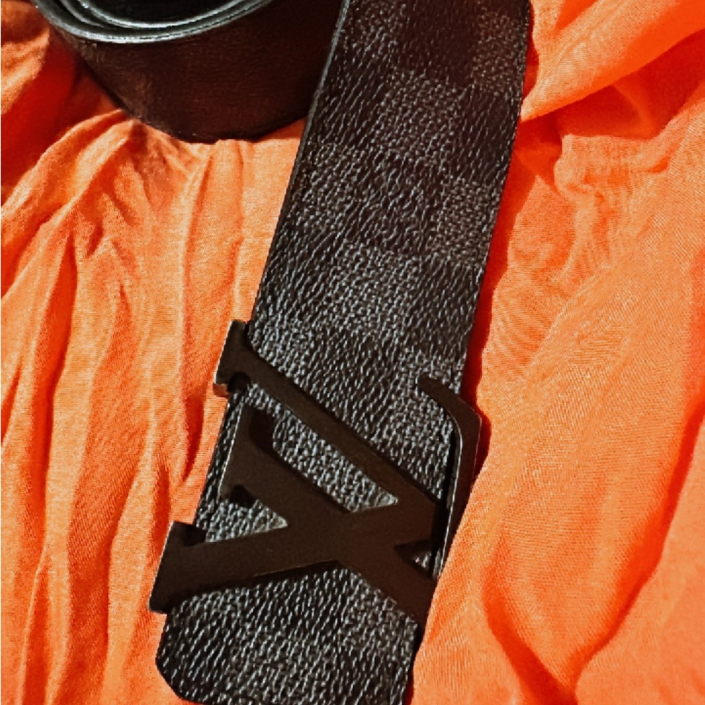 Original Louis Vuitton belt, M9609 - 105/ 42 . Gray & Black / checkered - Picture 2 of 5